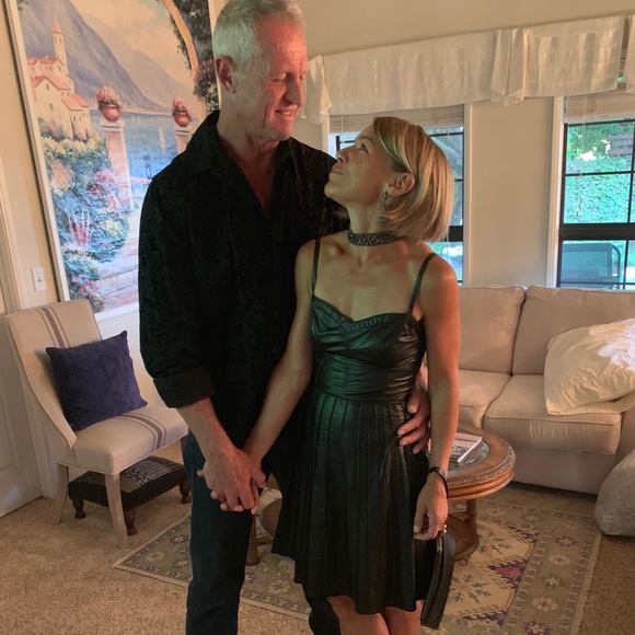 Meet your Posher, Lisa - Picture 2 of 2